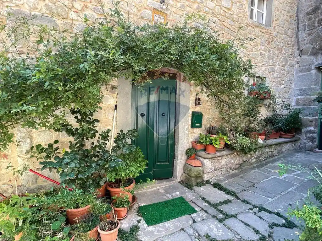 Casa indipendente in vendita a Villa Basilica