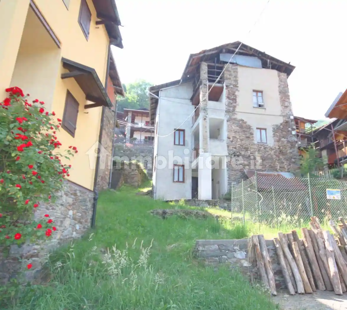 Casa indipendente in vendita a Varallo