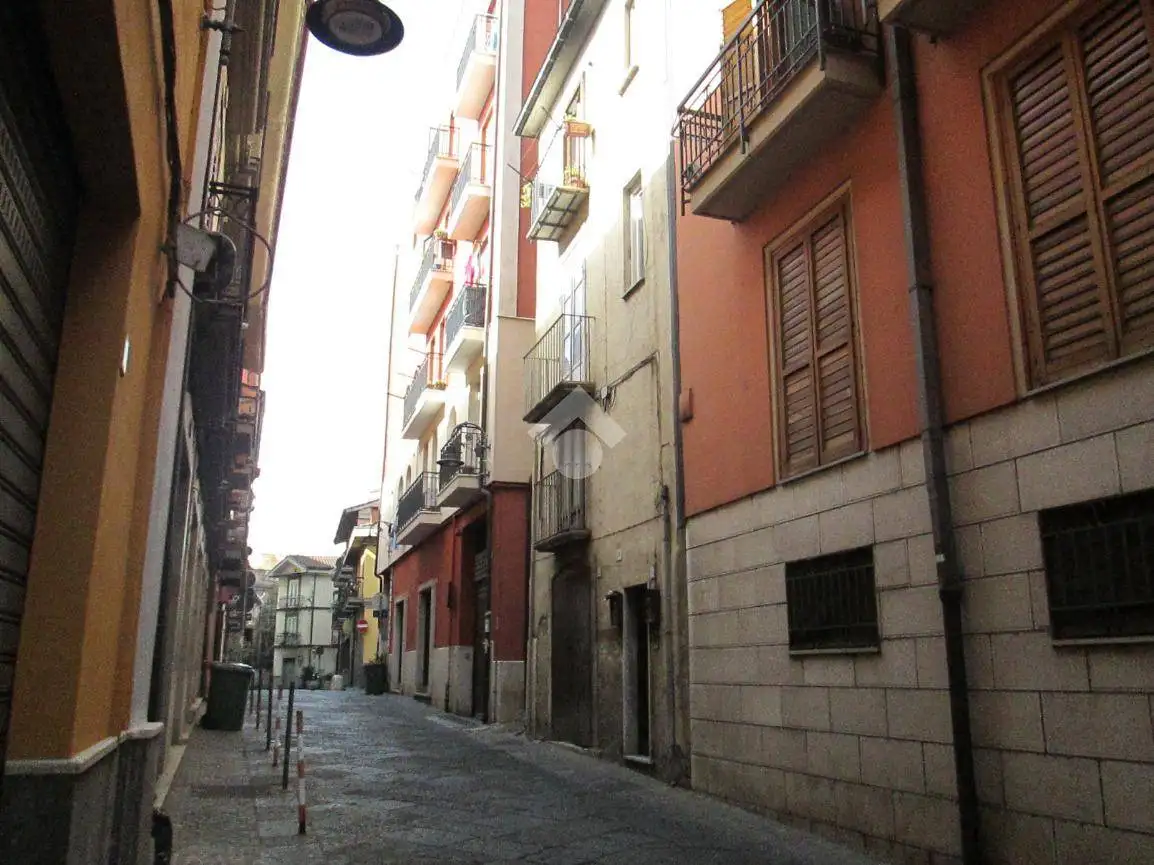 Palazzo - Edificio in vendita a Avellino