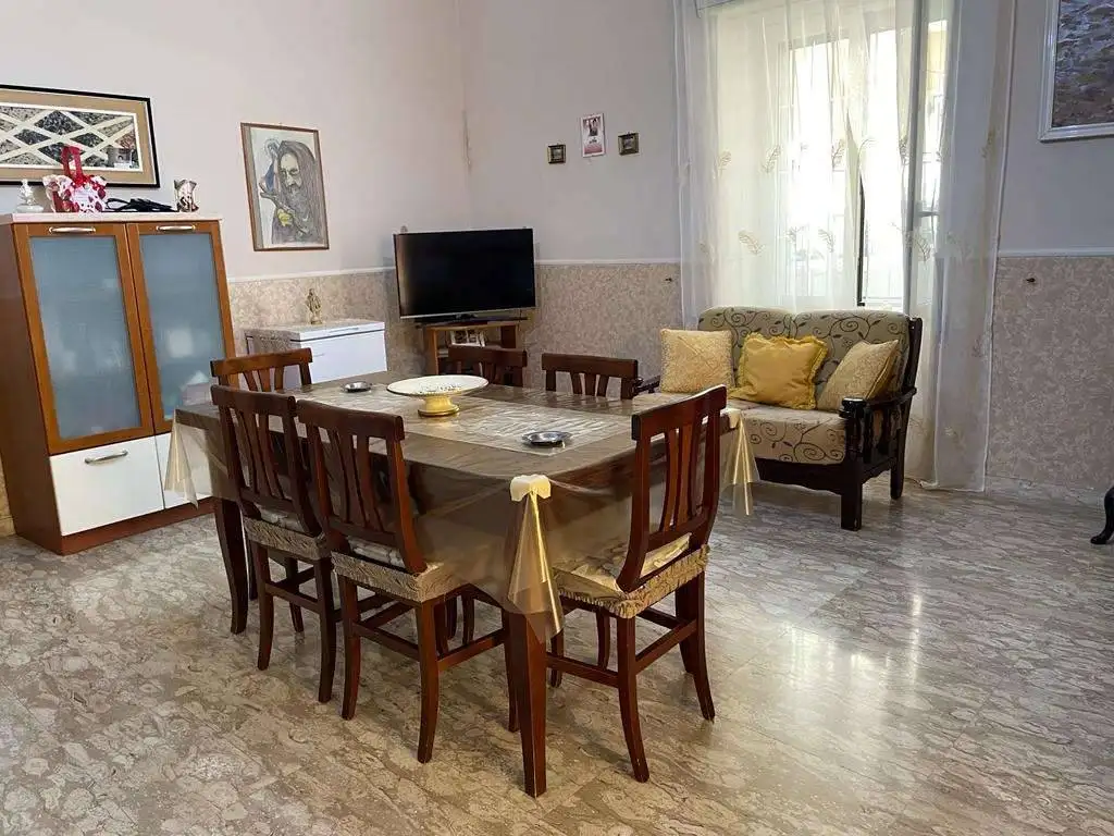 Palazzo - Edificio in vendita a Mondragone