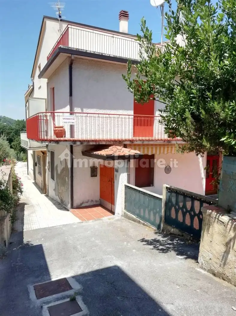 Casa indipendente in vendita a Castel Frentano