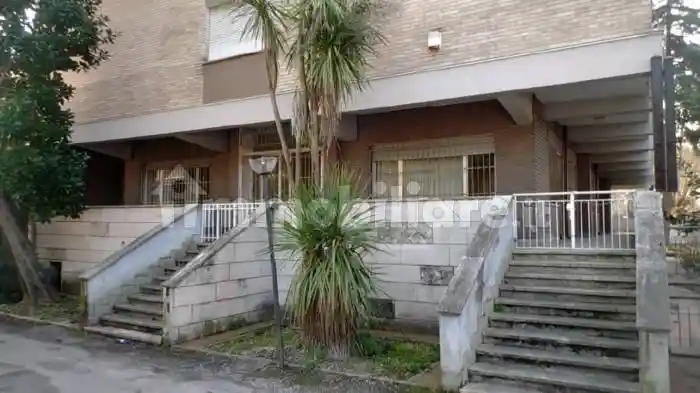 Palazzo - Edificio in vendita a Roma