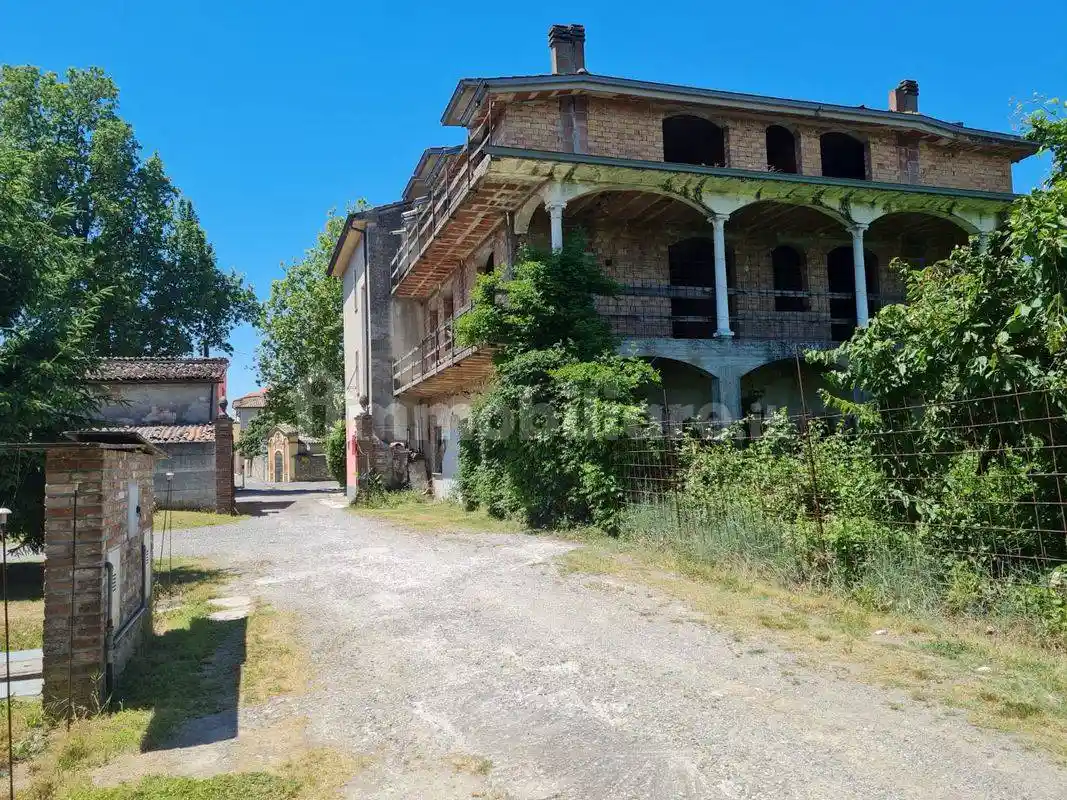 Palazzo - Edificio in vendita a Rivergaro