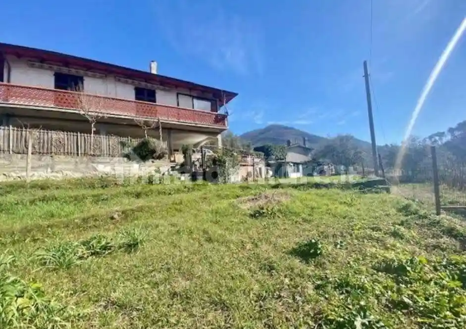 Villa in vendita a Luni
