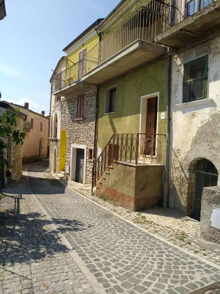 Casa indipendente in vendita a Macchiagodena