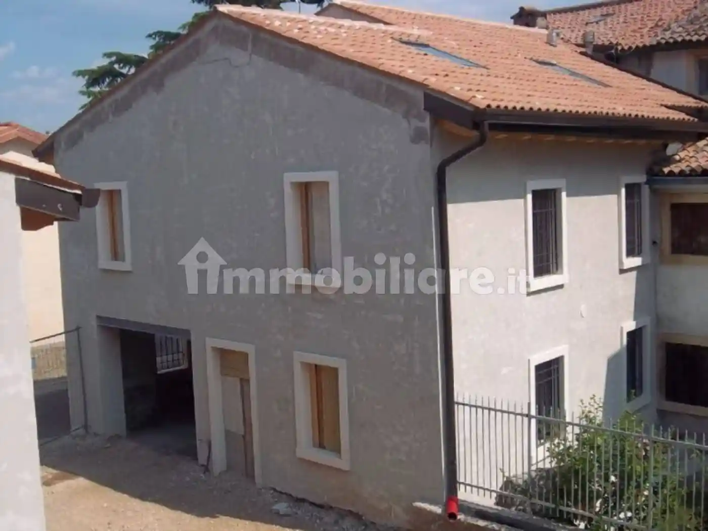 Rustico - Casale in vendita a Verona