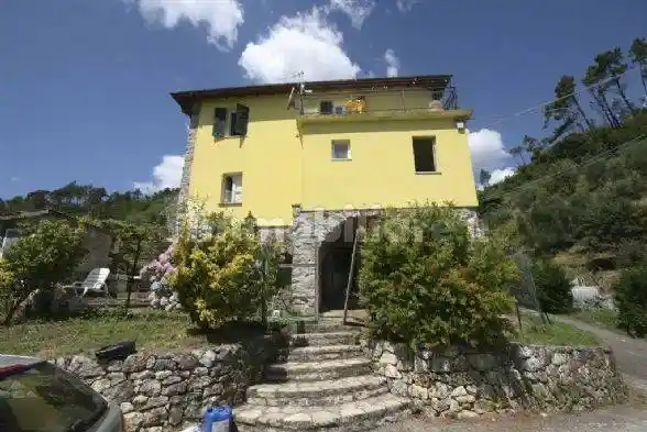 Casa indipendente in vendita a La Spezia
