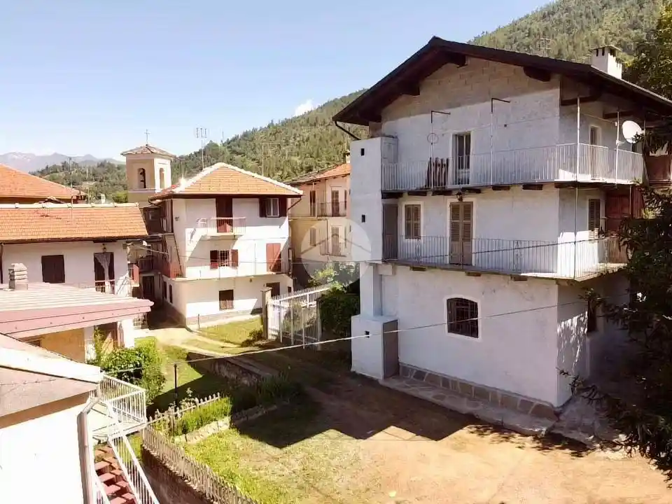 Casa indipendente in vendita a Viù