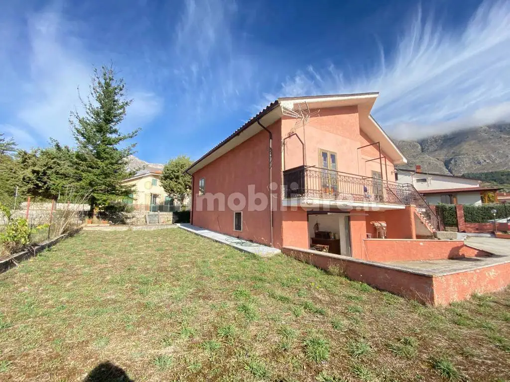 Villa in vendita a Massa d'Albe