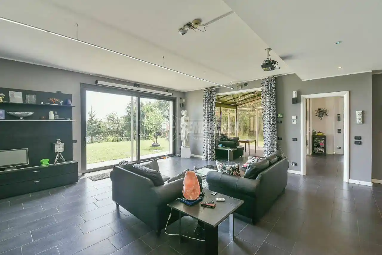 Villa in vendita a Tavernerio