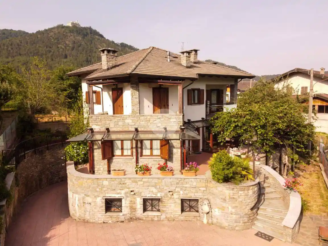 Villa in vendita a Traves