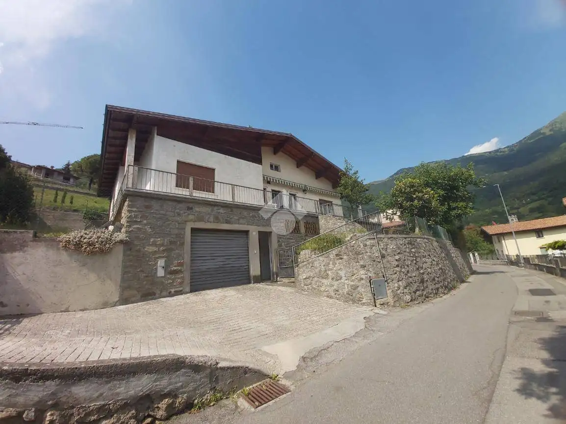 Casa indipendente in vendita a Zone