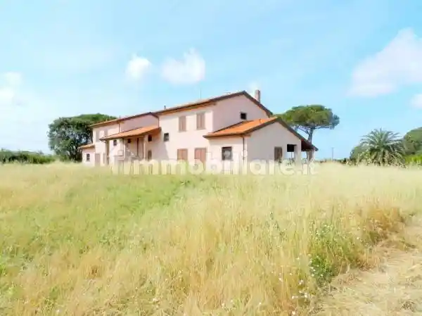 Villa in vendita a Cecina