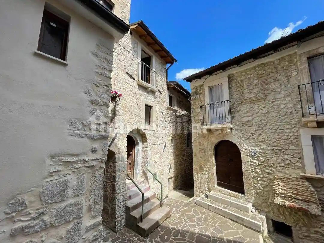 Terratetto unifamiliare via discesa dal Colle snc, Fontecchio - foto 2