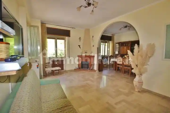Casa indipendente in vendita a Vallesaccarda
