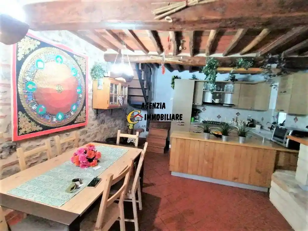 Casa indipendente in vendita a Camaiore