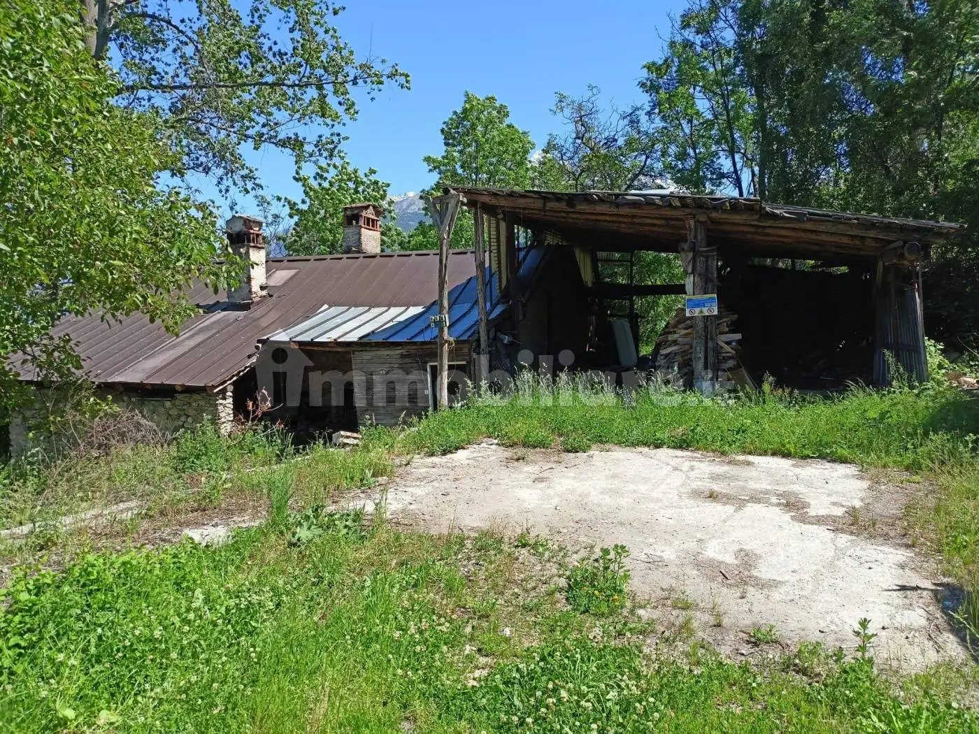 Palazzo - Edificio in vendita a Gignod