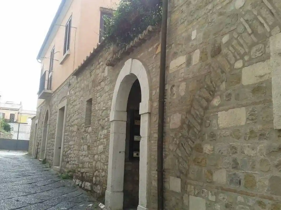 Appartamento Vico Paolo Emilio Papiniano, Centro Storico, Benevento - foto 3