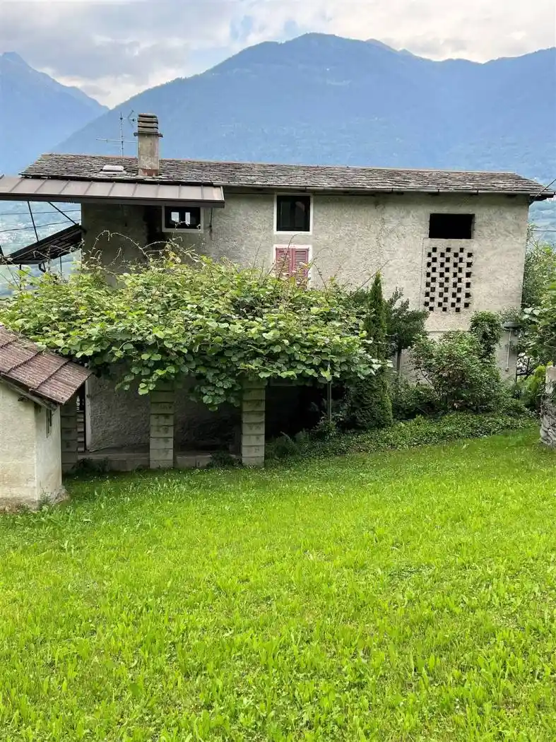 Casa indipendente in vendita a Castello dell'Acqua