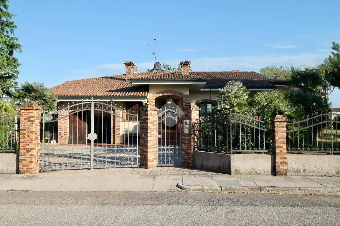 Villa in vendita a Castions di Strada
