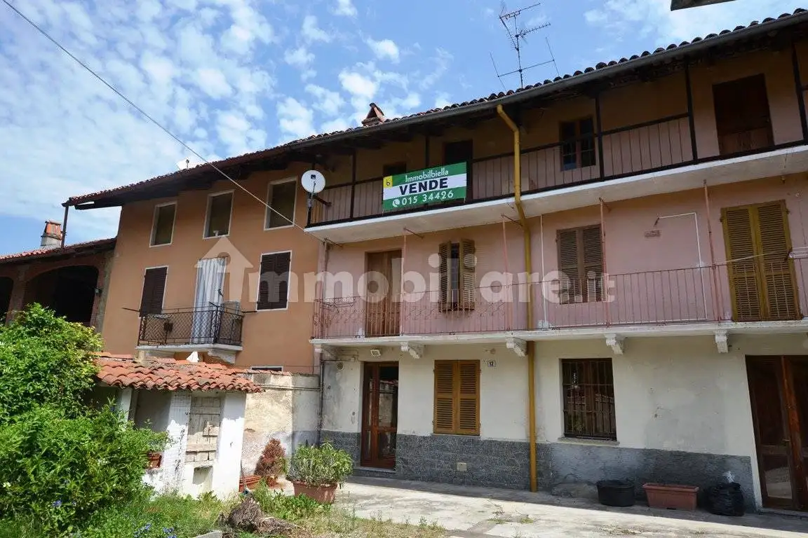 Villa in vendita a Roppolo