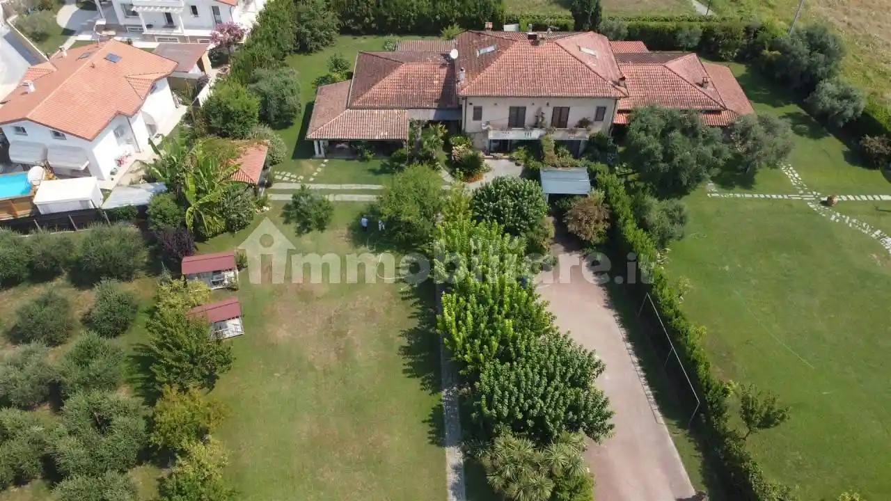 Villa in vendita a Montignoso