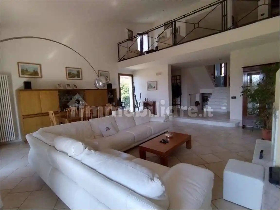 Villa in vendita a Luni