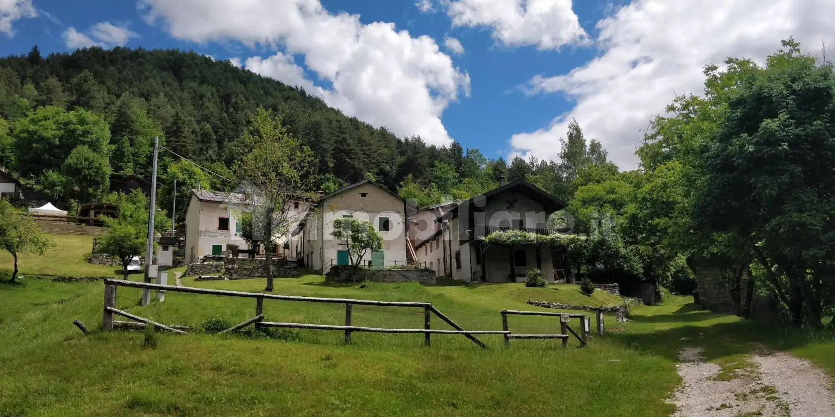 Rustico - Casale in vendita a Dogna