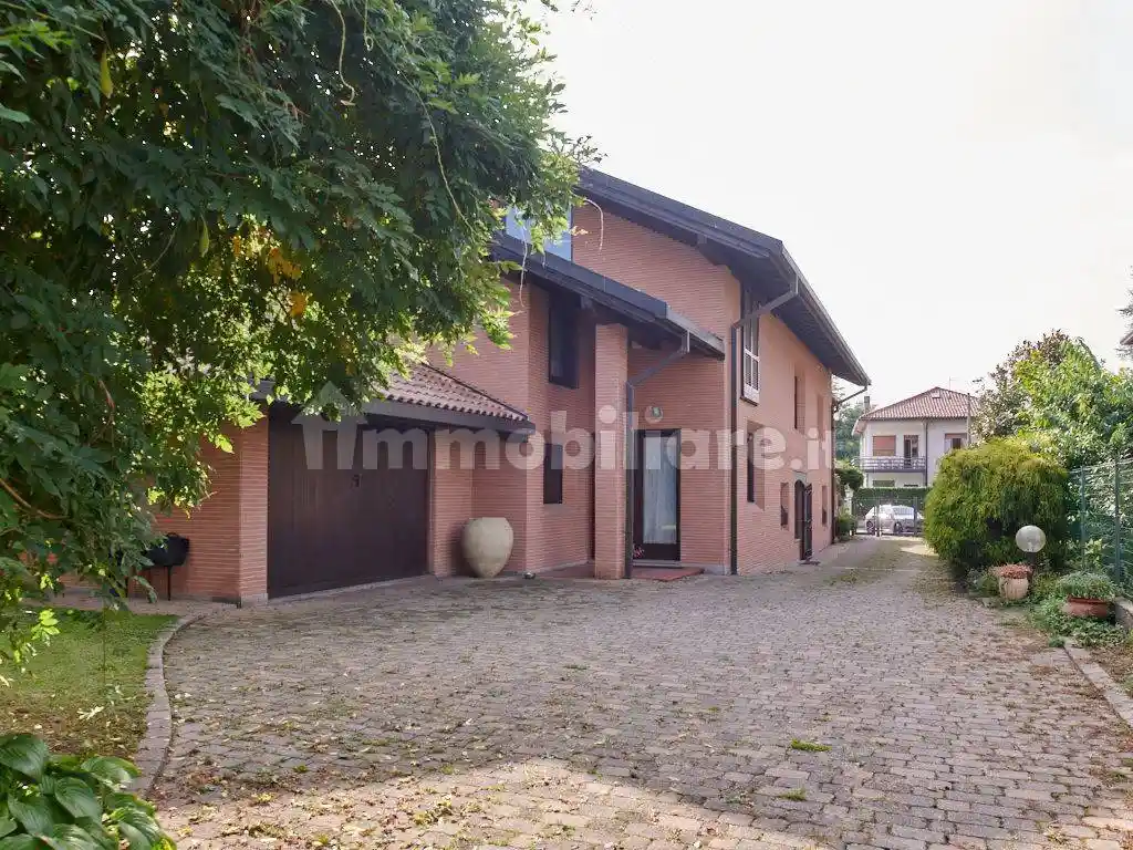 Villa in vendita a Vedano Olona