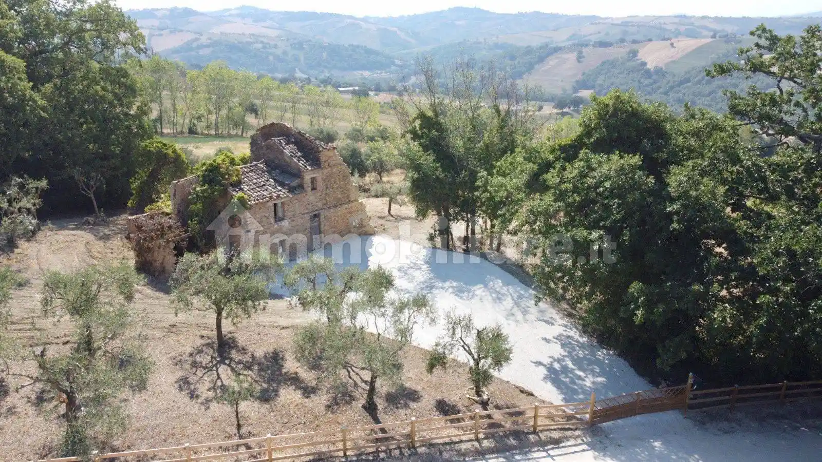 Rustico - Casale in vendita a Loro Piceno