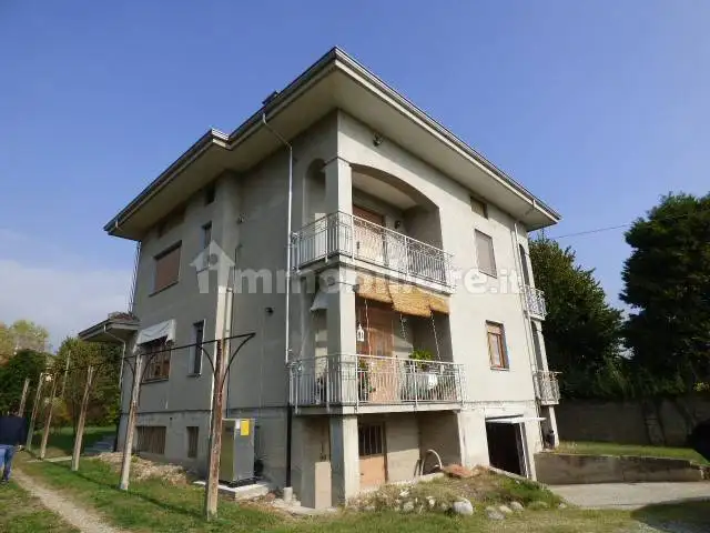 Villa in vendita a Camburzano