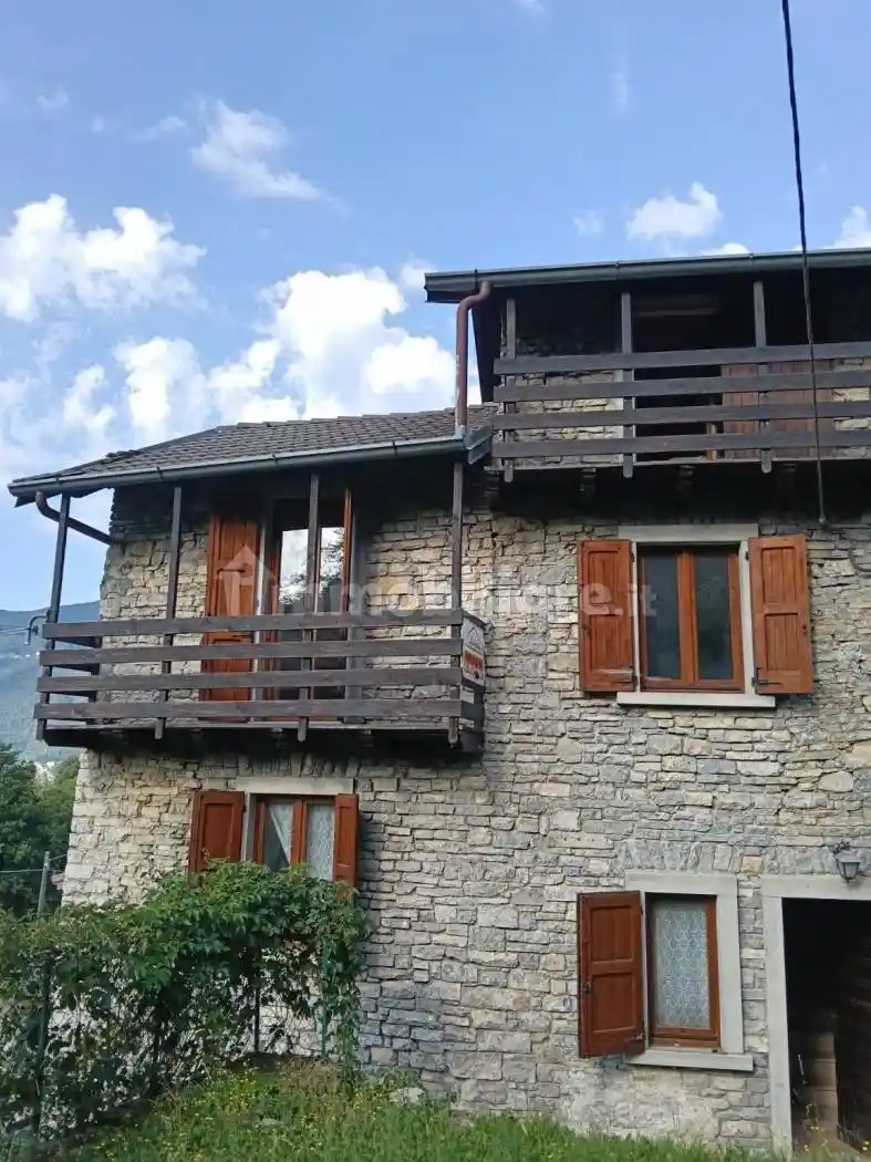 Villa in vendita a Corna Imagna