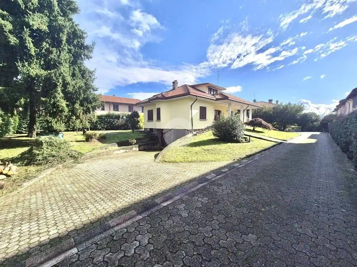 Villa in vendita a Carate Brianza