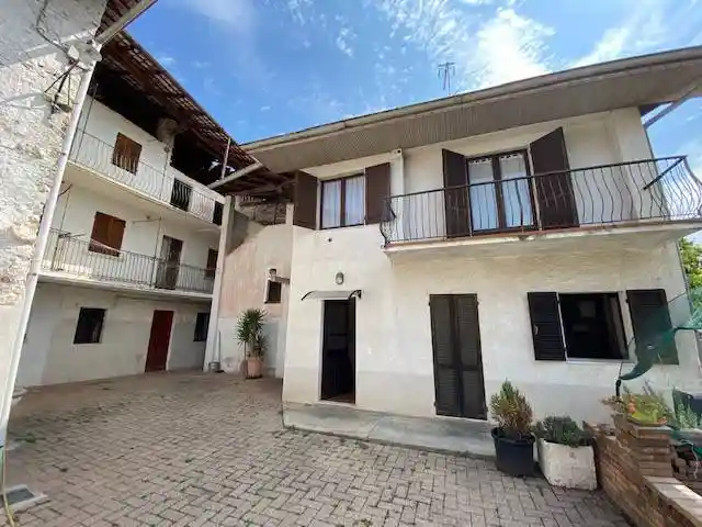 Casa indipendente in vendita a Boca