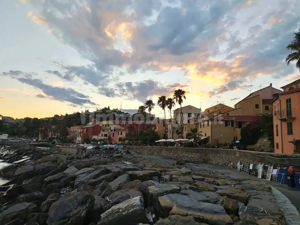 Appartamento in affitto a Imperia