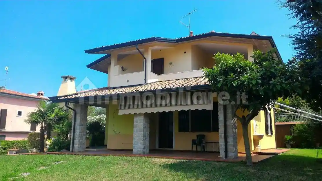 Villa in vendita a Manerba del Garda