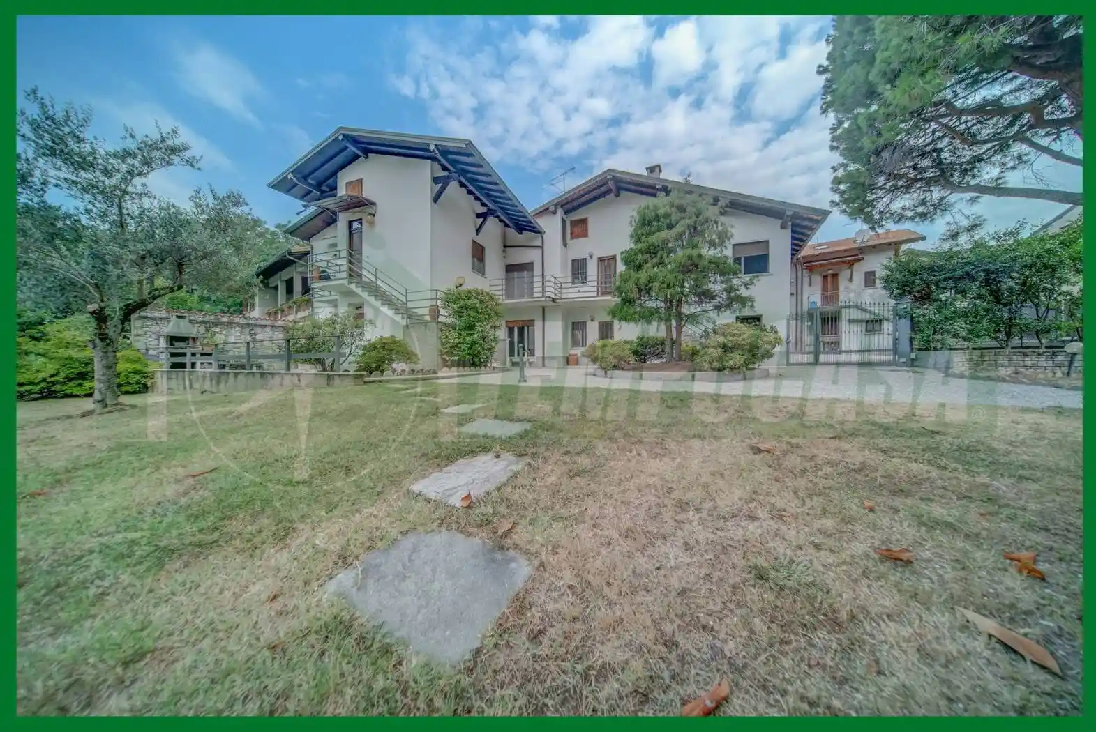 Villa in vendita a Monvalle