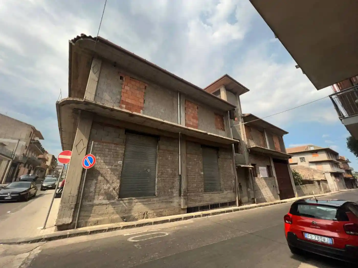 Palazzo - Edificio in vendita a Belpasso