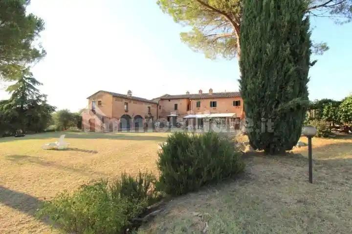Rustico - Casale in vendita a Siena