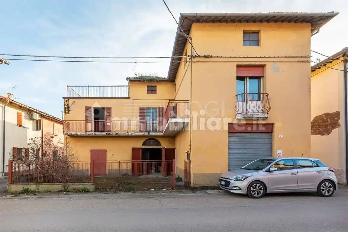 Casa indipendente in vendita a Imola