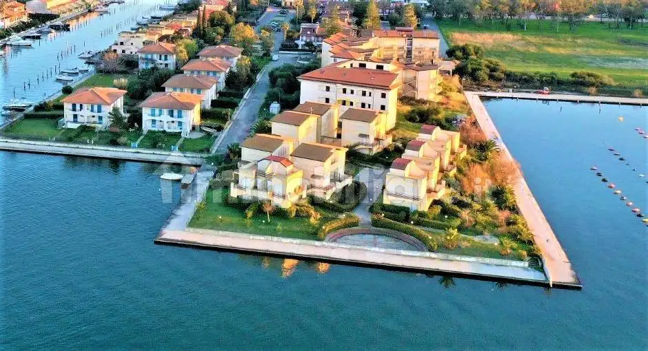 Palazzo - Edificio in vendita a Cassano all'Ionio
