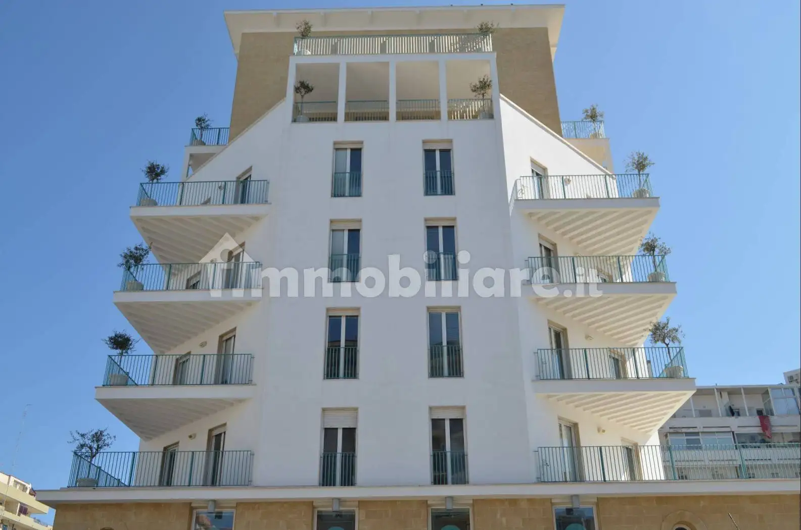 Palazzo - Edificio in affitto a Bari