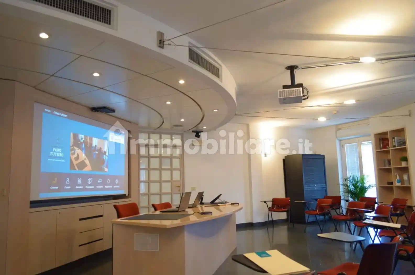 Palazzo - Edificio in Affitto - foto 3