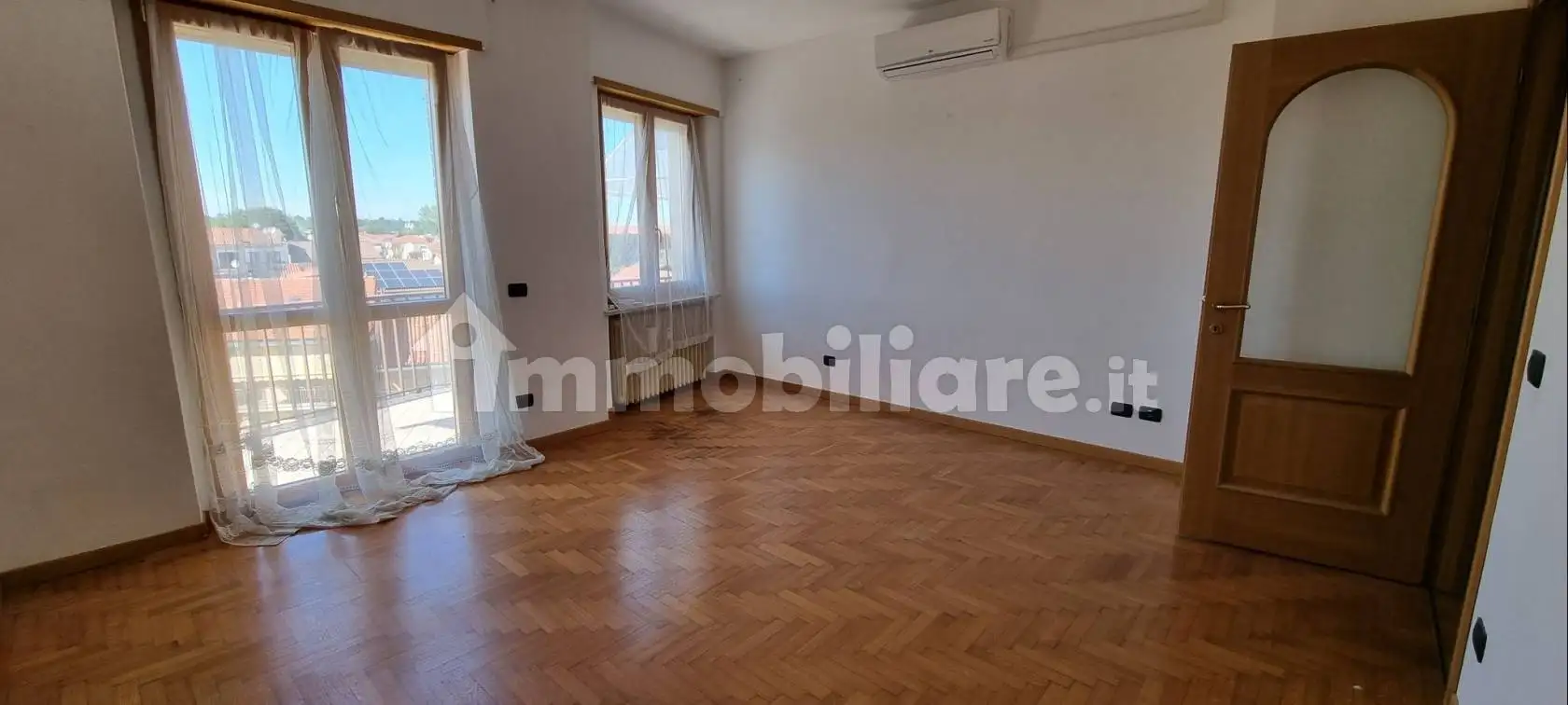 Attico piazza Generale Giuseppe Perotti 13, Centro, Carrù - foto 5