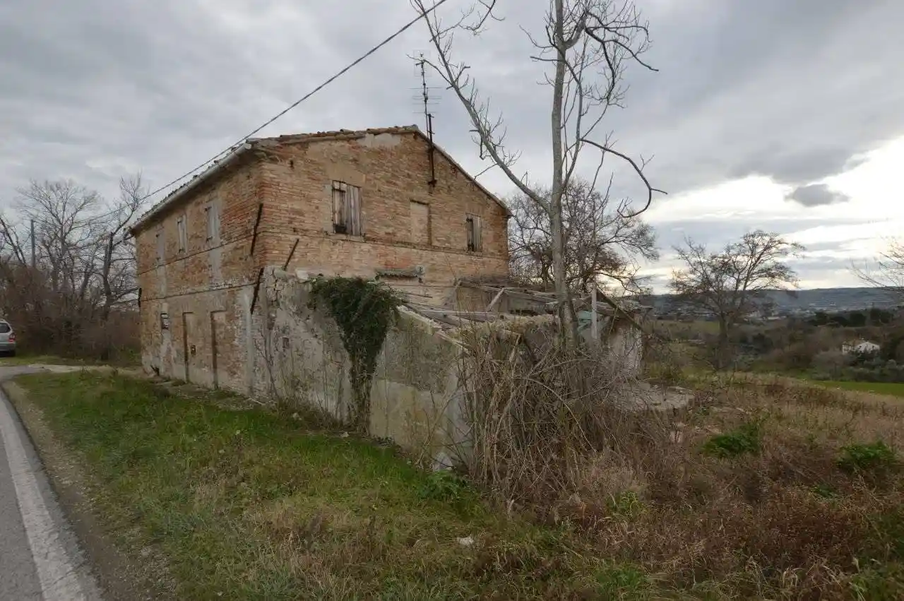 Terratetto unifamiliare 80 m², da ristrutturare, Santa Lucia, Jesi - foto 2