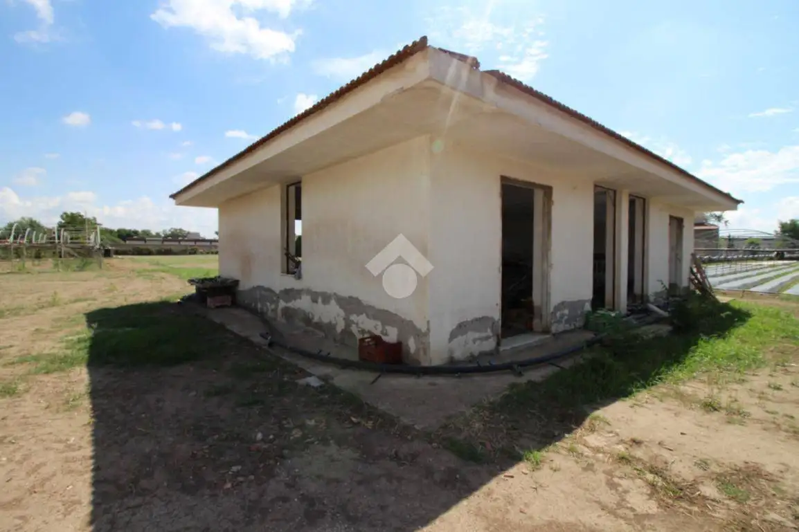 Rustico - Casale in vendita a San Marcellino