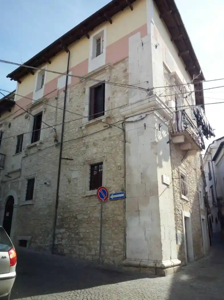 Palazzo - Edificio in vendita a Sulmona