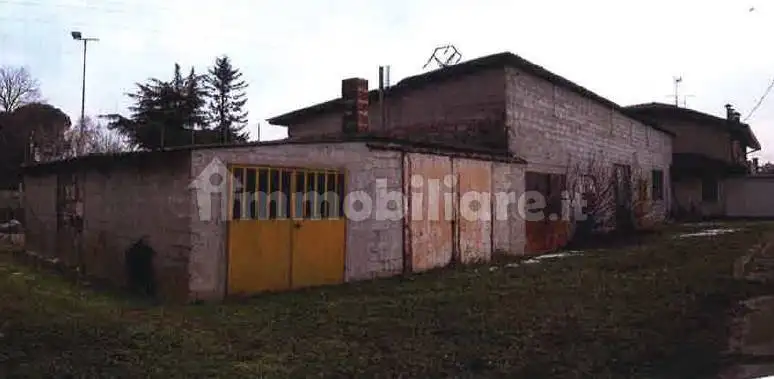 Palazzo - Stabile in asta a Urbana