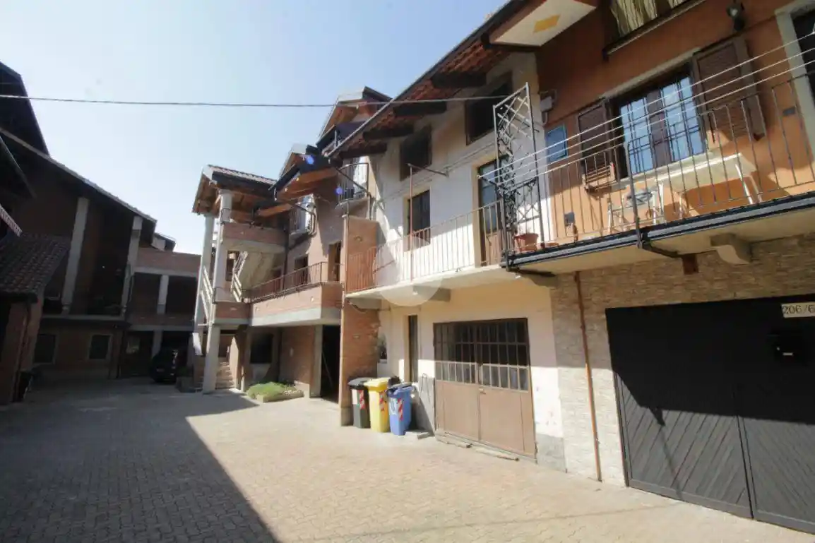 Palazzo - Edificio in vendita a Brandizzo