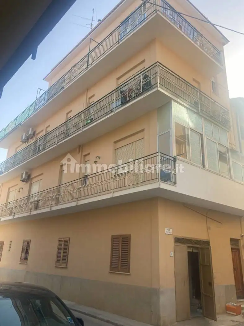 Palazzo - Edificio in vendita a Sciara